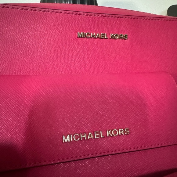 Michael Kors hot pink jet set crossbody and wallet set - Picture 2 of 7